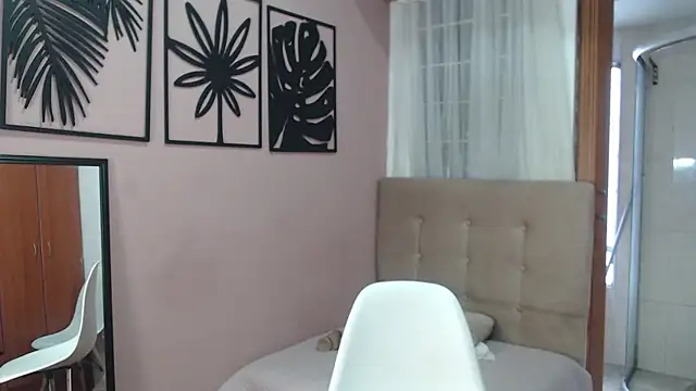 Snapshot of amara_rousse1 chatting on 07/04/26, 01:06 amara rousse1 online show from 07/04/26, 01:06