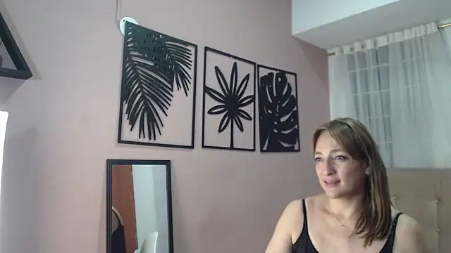 Snapshot of amara_rousse1 chatting on 07/12/26, 01:02 amara rousse1 online show from 07/12/26, 01:02