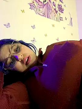 Snapshot of honeyviviss chatting on 09/11/25, 01:06 honeyviviss online show from 09/11/25, 01:06