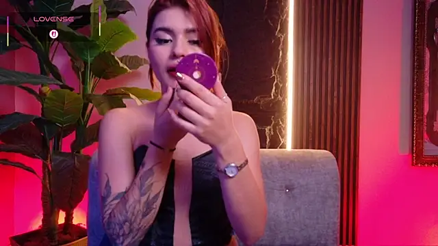 Snapshot of La_Diabla_111_ chatting on 11/30/25, 01:48 La Diabla 111 online show from 11/30/25, 01:48