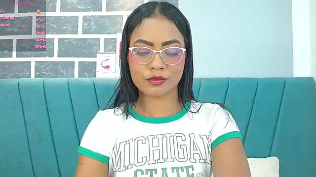 Snapshot of Chloe_Brown3 chatting on 09/17/25, 06:09 Chloe Brown3 online show from 09/17/25, 06:09