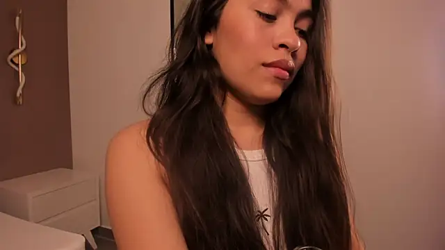 Snapshot of allie_bruce chatting on 04/29/26, 02:48 allie bruce online show from 04/29/26, 02:48