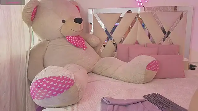 Kenndal tay online show from 02/18/26, 07:10