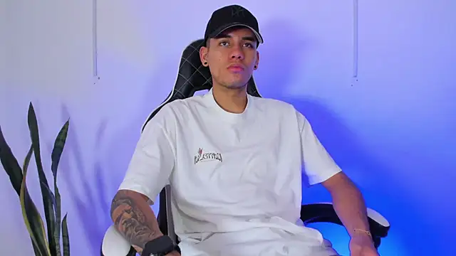 Nickyblazze  online show from 09/23/25, 01:47