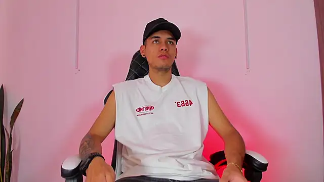 Nickyblazze  online show from 09/26/25, 03:49