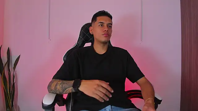 Nickyblazze  online show from 09/30/25, 08:03