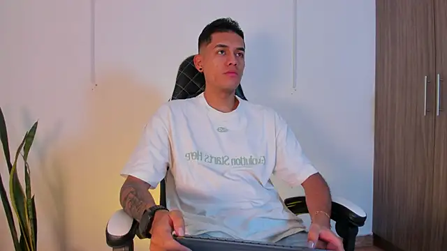 Nickyblazze  online show from 10/16/25, 12:06