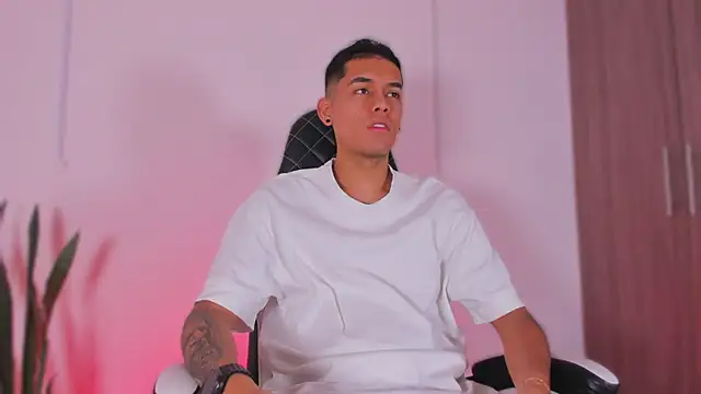 Nickyblazze  online show from 10/18/25, 12:06