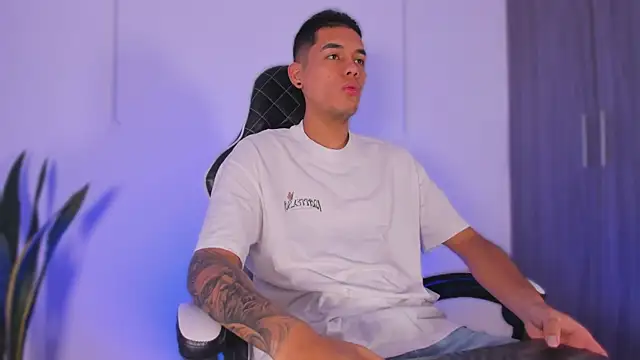 Nickyblazze  online show from 10/20/25, 12:05