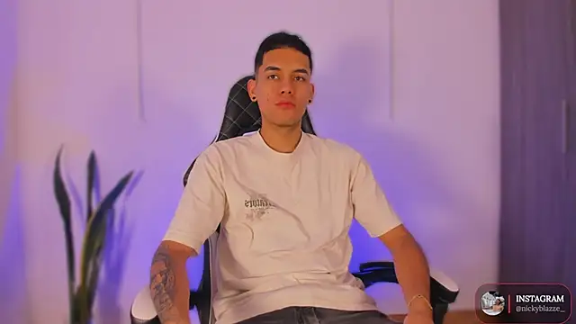 Nickyblazze  online show from 10/28/25, 12:52