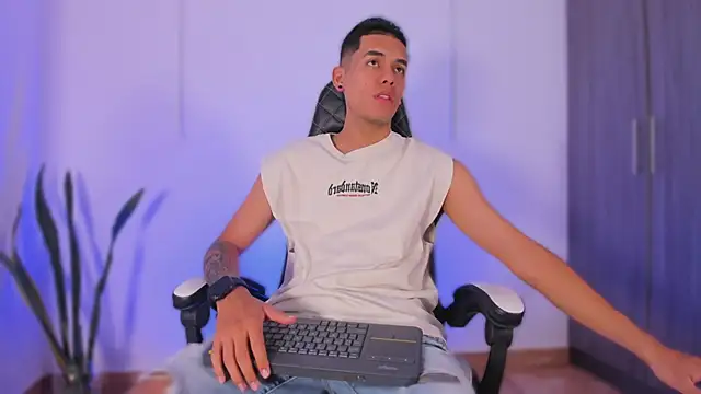 Nickyblazze  online show from 11/03/25, 01:01