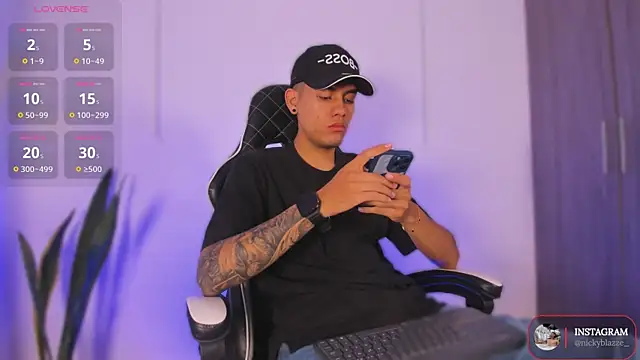 Nickyblazze  online show from 11/12/25, 12:27