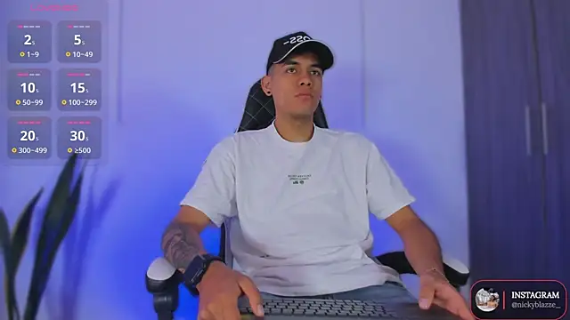 Nickyblazze  online show from 11/17/25, 01:17