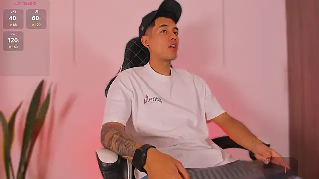 Nickyblazze  online show from 11/19/25, 12:38