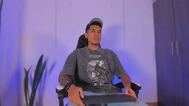 Nickyblazze  online show from 11/22/25, 12:04