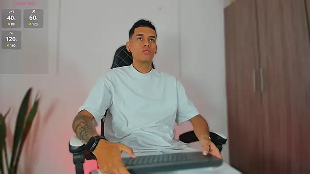 Nickyblazze  online show from 12/03/25, 12:36