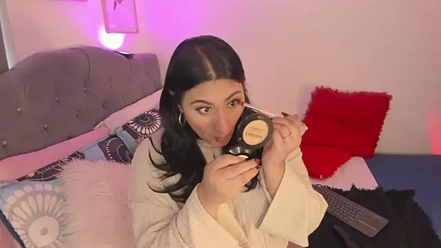 Elyross1  online show from 11/19/25, 10:10