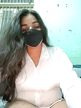 Snapshot of the_saavi chatting on 05/08/26, 07:30 the saavi online show from 05/08/26, 07:30