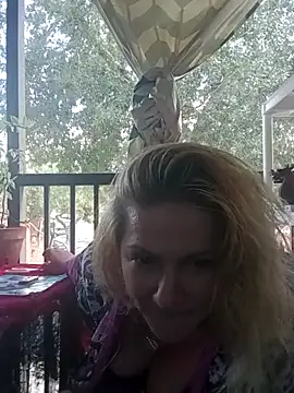 Snapshot of Goldenndoll chatting on 10/21/25, 05:02 Goldenndoll online show from 10/21/25, 05:02