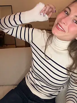 SophiiaStarr online show from 11/16/25, 07:08