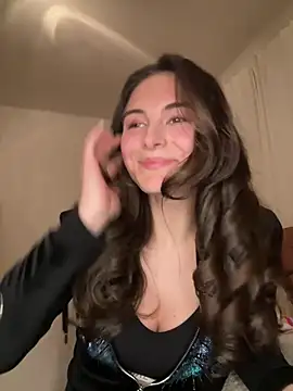 SophiiaStarr online show from 04/18/26, 07:58