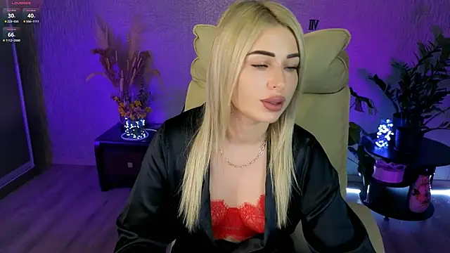 Snapshot of NikkiiStill chatting on 05/03/26, 02:28 NikkiiStill online show from 05/03/26, 02:28