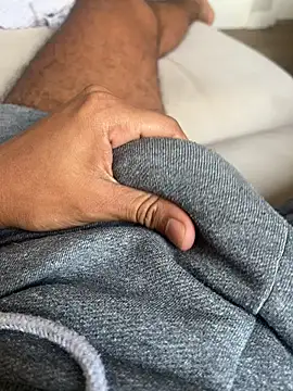 Snapshot of Hiuwee chatting on 11/21/25, 07:56 Hiuwee online show from 11/21/25, 07:56