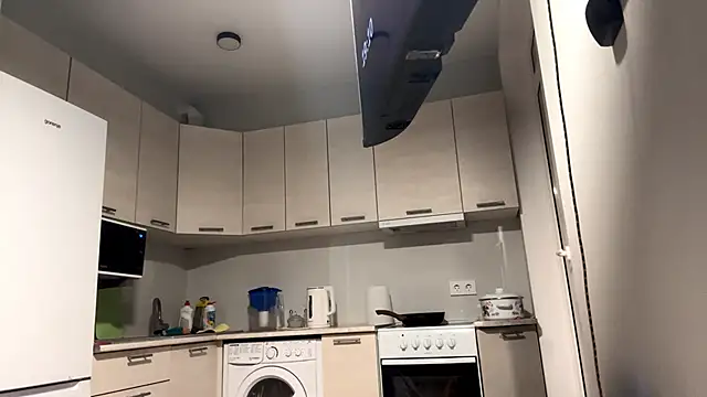 Denni Spilber online show from 10/27/25, 04:11