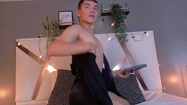 AAronBaker  online show from 10/08/25, 07:33