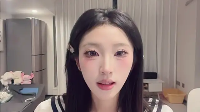 Snapshot of ZhaoZhao-ZM chatting on 09/13/25, 01:22 ZhaoZhao-ZM online show from 09/13/25, 01:22