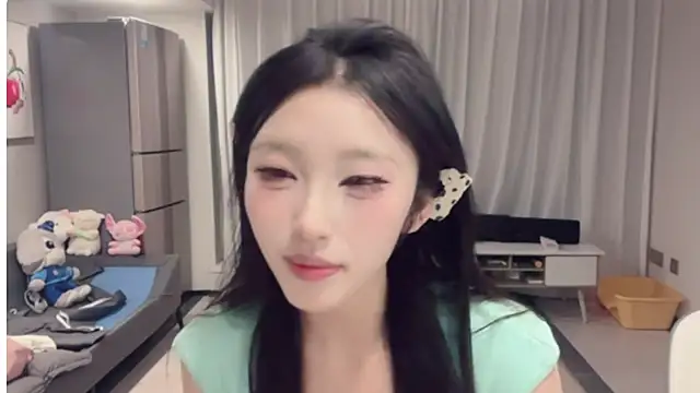 Snapshot of ZhaoZhao-ZM chatting on 09/14/25, 02:27 ZhaoZhao-ZM online show from 09/14/25, 02:27