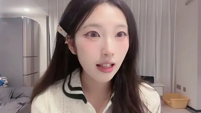 Snapshot of ZhaoZhao-ZM chatting on 09/16/25, 01:56 ZhaoZhao-ZM online show from 09/16/25, 01:56