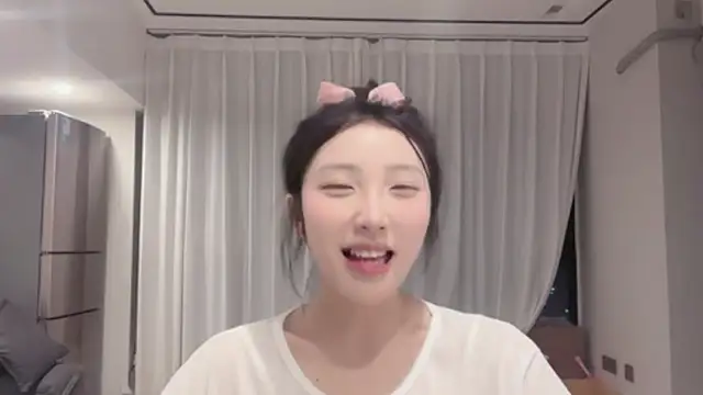 Snapshot of ZhaoZhao-ZM chatting on 09/17/25, 01:02 ZhaoZhao-ZM online show from 09/17/25, 01:02