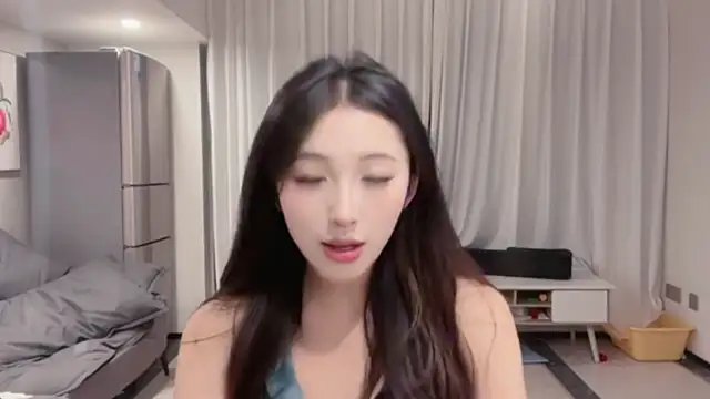 Snapshot of ZhaoZhao-ZM chatting on 09/25/25, 01:15 ZhaoZhao-ZM online show from 09/25/25, 01:15