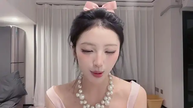 Snapshot of ZhaoZhao-ZM chatting on 10/03/25, 12:57 ZhaoZhao-ZM online show from 10/03/25, 12:57