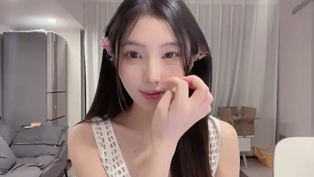 Snapshot of ZhaoZhao-ZM chatting on 10/08/25, 12:14 ZhaoZhao-ZM online show from 10/08/25, 12:14