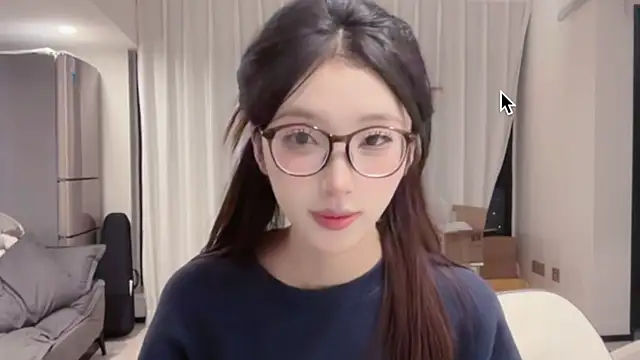 Snapshot of ZhaoZhao-ZM chatting on 10/12/25, 01:21 ZhaoZhao-ZM online show from 10/12/25, 01:21