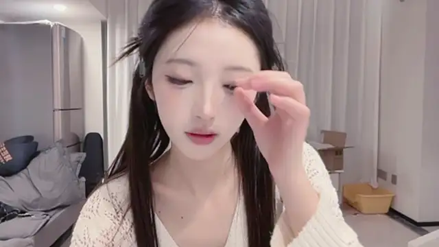 Snapshot of ZhaoZhao-ZM chatting on 10/15/25, 01:22 ZhaoZhao-ZM online show from 10/15/25, 01:22