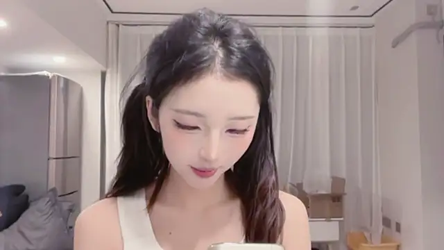 Snapshot of ZhaoZhao-ZM chatting on 10/17/25, 01:57 ZhaoZhao-ZM online show from 10/17/25, 01:57