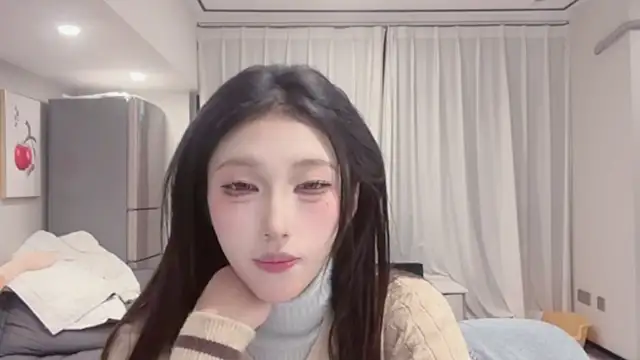 Snapshot of ZhaoZhao-ZM chatting on 10/25/25, 01:18 ZhaoZhao-ZM online show from 10/25/25, 01:18