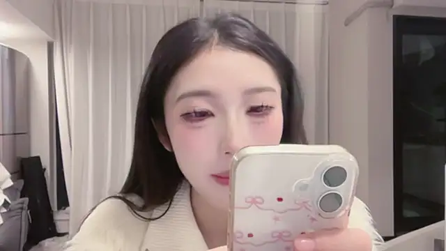 Snapshot of ZhaoZhao-ZM chatting on 10/28/25, 01:25 ZhaoZhao-ZM online show from 10/28/25, 01:25