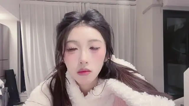 Snapshot of ZhaoZhao-ZM chatting on 10/29/25, 01:13 ZhaoZhao-ZM online show from 10/29/25, 01:13