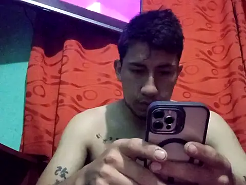 Snapshot of True_Di chatting on 09/19/25, 01:07 True Di online show from 09/19/25, 01:07