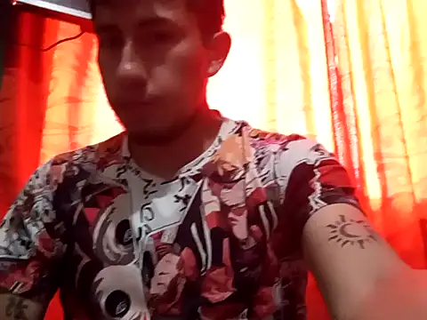 Snapshot of True_Di chatting on 09/19/25, 07:25 True Di online show from 09/19/25, 07:25