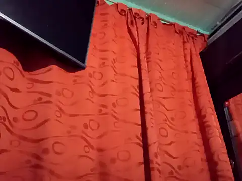 Snapshot of True_Di chatting on 09/21/25, 01:07 True Di online show from 09/21/25, 01:07