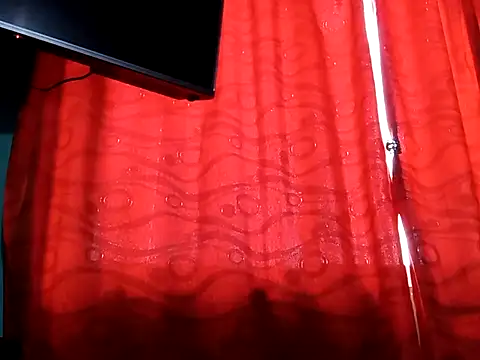 Snapshot of True_Di chatting on 10/07/25, 10:07 True Di online show from 10/07/25, 10:07