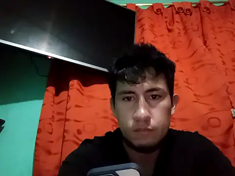 Snapshot of True_Di chatting on 10/17/25, 01:31 True Di online show from 10/17/25, 01:31