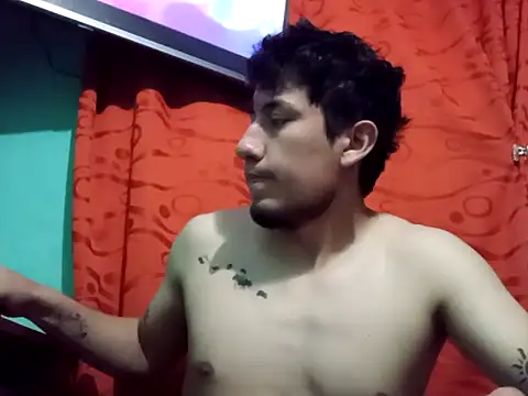 Snapshot of True_Di chatting on 10/21/25, 02:01 True Di online show from 10/21/25, 02:01