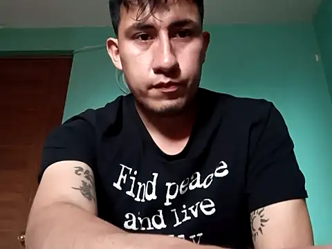 Snapshot of True_Di chatting on 10/25/25, 04:02 True Di online show from 10/25/25, 04:02