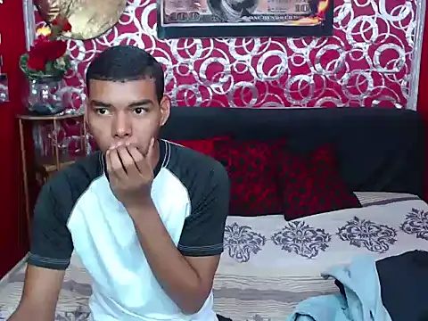 TWOBOYSPEINHOT online show from 09/26/25, 12:25